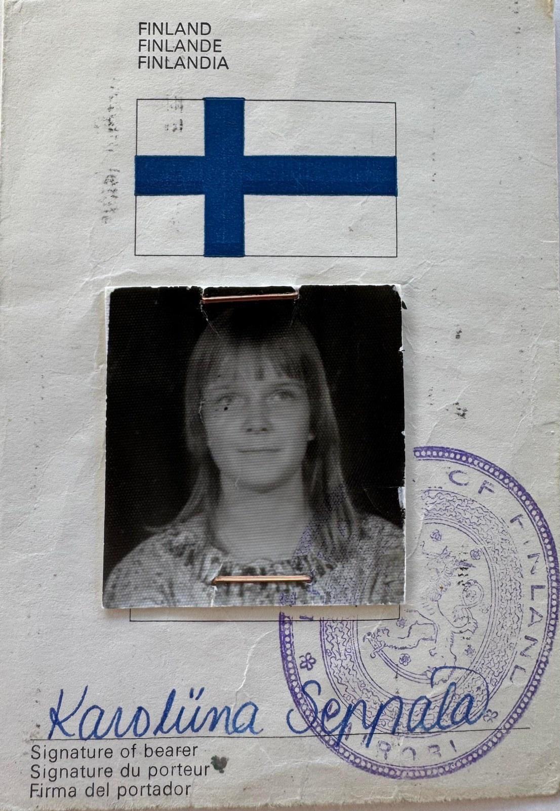 Karoliinan ensimmäinen passi, Suomi